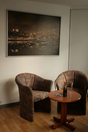 Imagen de la habitación del Hotel De La Tour, Dampierre-sur-Salon. Foto 12