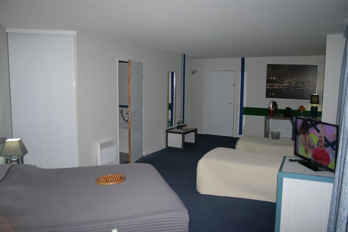 Imagen de la habitación del Hotel De La Tour, Dampierre-sur-Salon. Foto 15