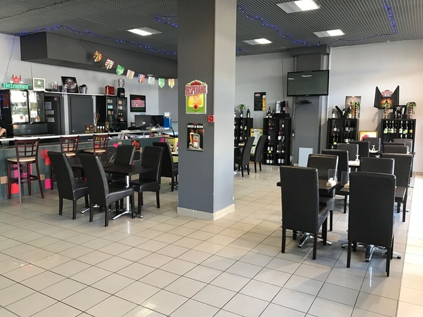 Imagen del bar/restaurante del Hotel De La Tour, Dampierre-sur-Salon. Foto 3