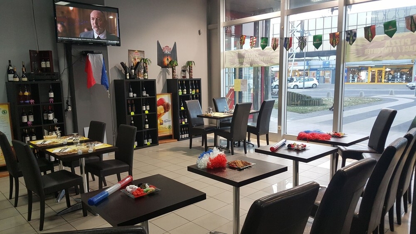 Imagen del bar/restaurante del Hotel De La Tour, Dampierre-sur-Salon. Foto 4