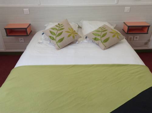 Imagen de la habitación del Hotel De La Tour, Le Chambon-Feugerolles. Foto 4