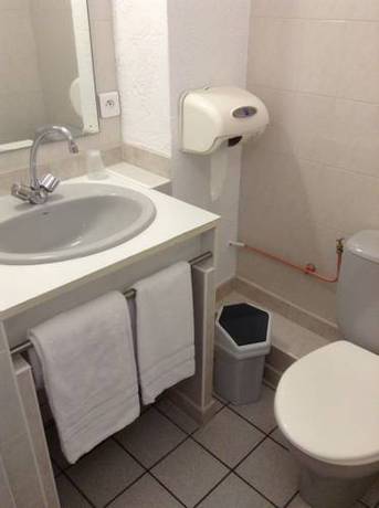 Imagen de la habitación del Hotel De La Tour, Le Chambon-Feugerolles. Foto 7