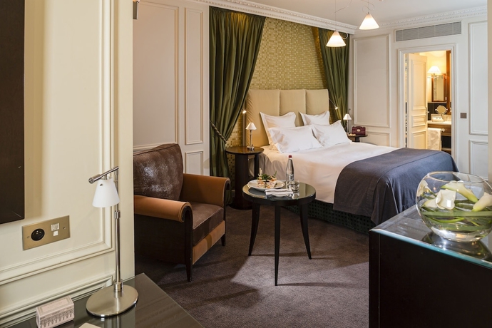 Imagen de la habitación del Hotel De La Trémoille. Foto 2