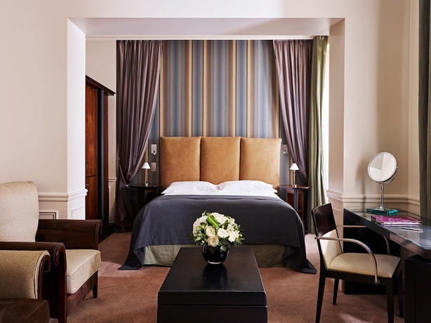 Imagen de la habitación del Hotel De La Trémoille. Foto 11