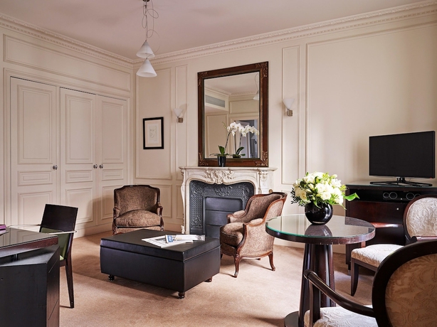 Imagen de la habitación del Hotel De La Trémoille. Foto 16