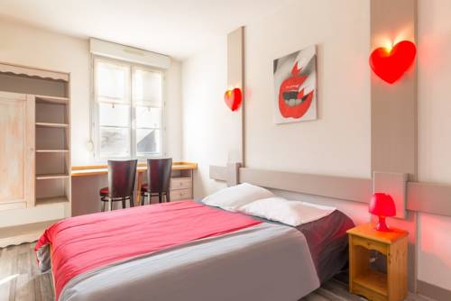 Imagen de la habitación del Hotel De La Vall&eacute;e, Ornans. Foto 4