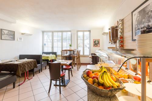 Imagen de la habitación del Hotel De La Vall&eacute;e, Ornans. Foto 12