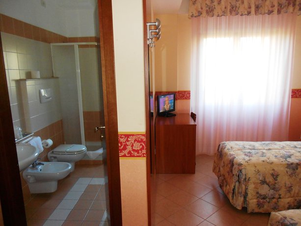 Imagen de la habitación del Hotel De La Ville, Carpino. Foto 10