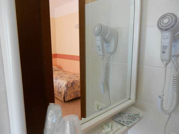 Imagen de la habitación del Hotel De La Ville, Carpino. Foto 11