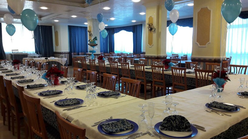 Imagen del bar/restaurante del Hotel De La Ville, Carpino. Foto 4