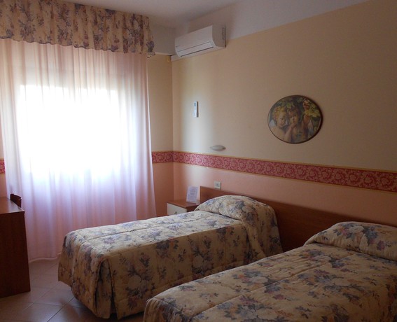 Imagen de la habitación del Hotel De La Ville, Carpino. Foto 14