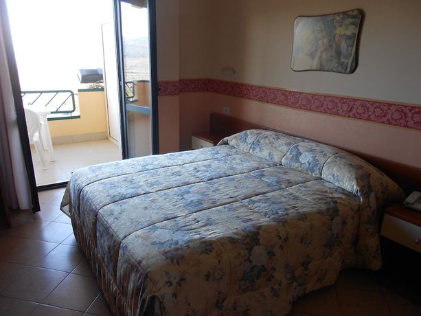 Imagen de la habitación del Hotel De La Ville, Carpino. Foto 16