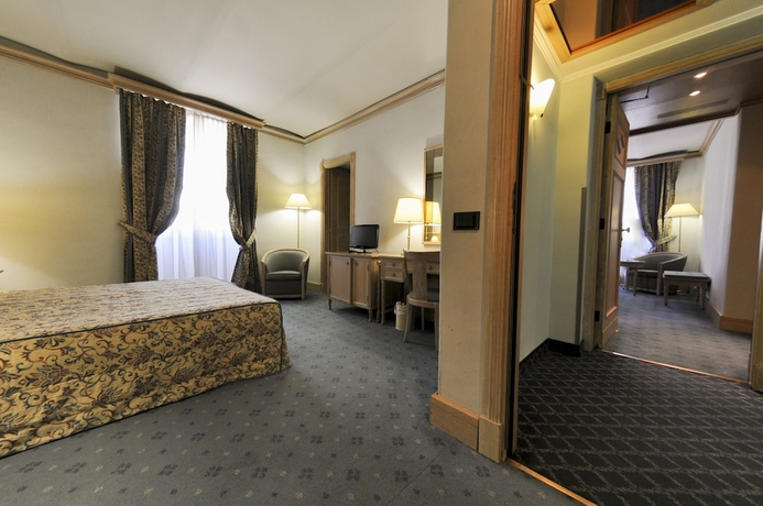 Imagen de la habitación del Hotel De La Ville, Civitavecchia. Foto 3