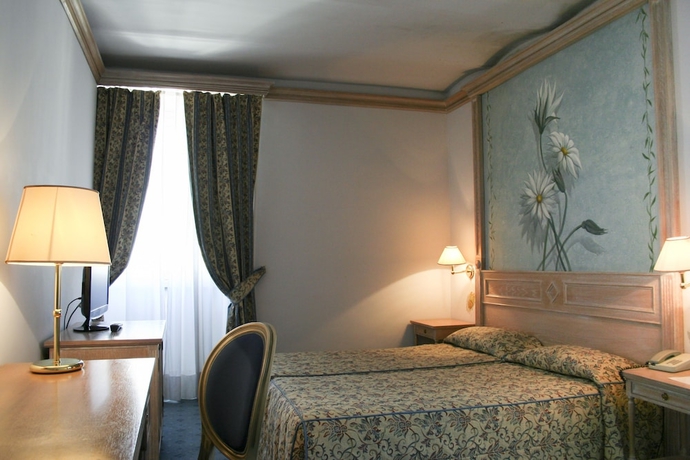 Imagen de la habitación del Hotel De La Ville, Civitavecchia. Foto 4