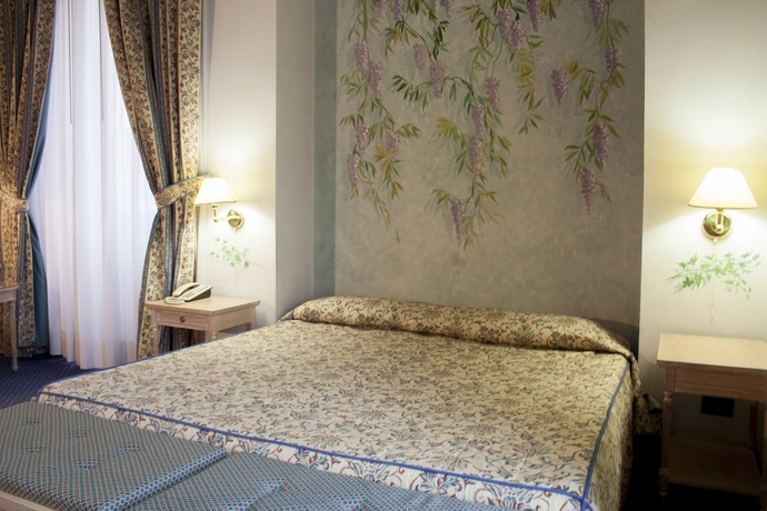 Imagen de la habitación del Hotel De La Ville, Civitavecchia. Foto 6