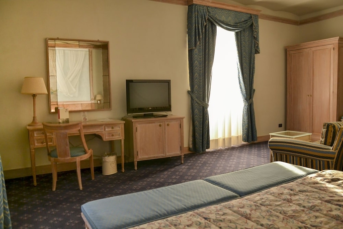 Imagen de la habitación del Hotel De La Ville, Civitavecchia. Foto 8