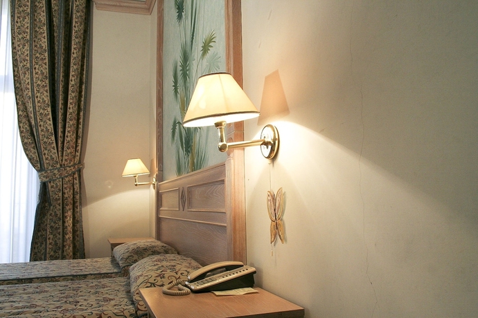 Imagen de la habitación del Hotel De La Ville, Civitavecchia. Foto 9