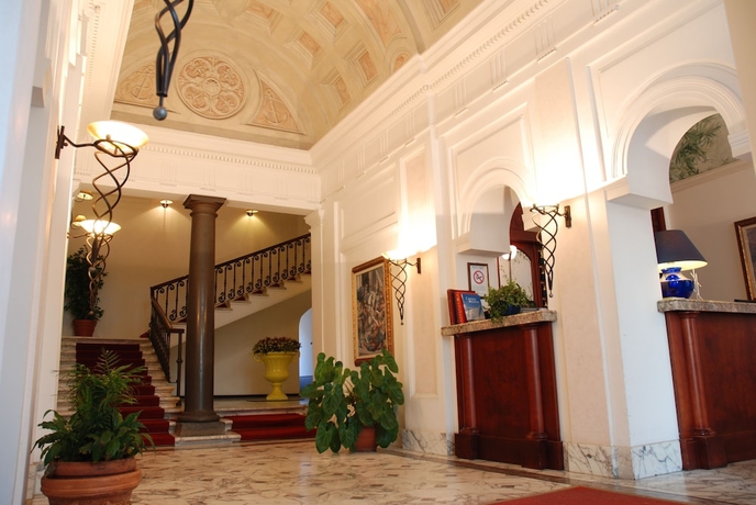 Imagen de los interiores del Hotel De La Ville, Civitavecchia. Foto 18