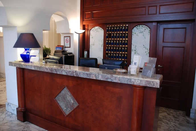 Imagen de los interiores del Hotel De La Ville, Civitavecchia. Foto 19