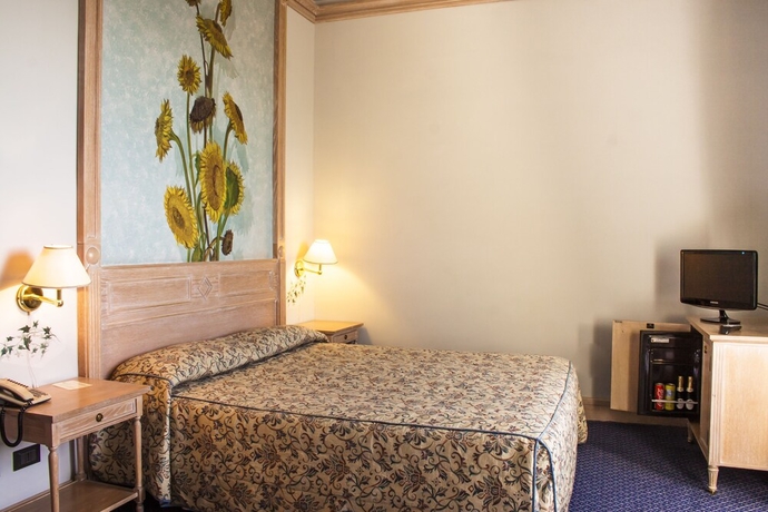 Imagen de la habitación del Hotel De La Ville, Civitavecchia. Foto 11