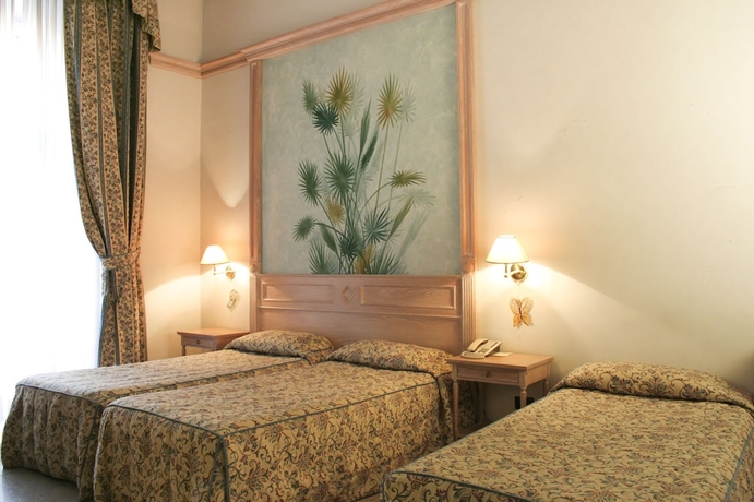 Imagen de la habitación del Hotel De La Ville, Civitavecchia. Foto 12