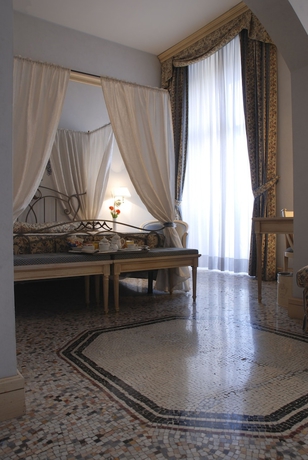 Imagen de la habitación del Hotel De La Ville, Civitavecchia. Foto 14
