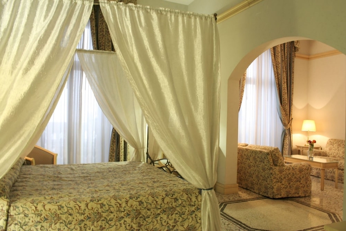 Imagen de la habitación del Hotel De La Ville, Civitavecchia. Foto 15