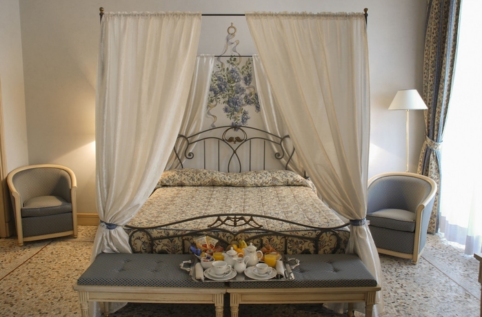 Imagen de la habitación del Hotel De La Ville, Civitavecchia. Foto 16