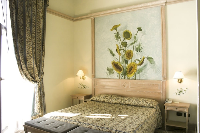 Imagen de la habitación del Hotel De La Ville, Civitavecchia. Foto 17