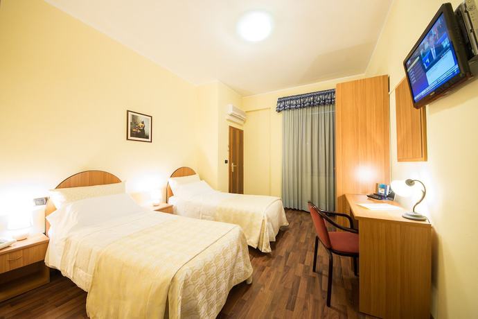 Imagen de la habitación del Hotel De La Ville, Fano. Foto 11