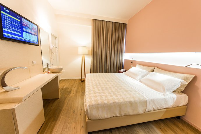 Imagen de la habitación del Hotel De La Ville, Fano. Foto 16