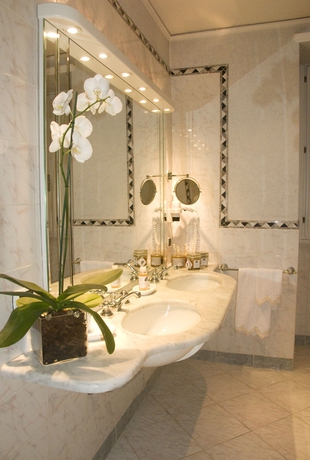 Imagen de la habitación del Hotel De La Ville, Florencia. Foto 6