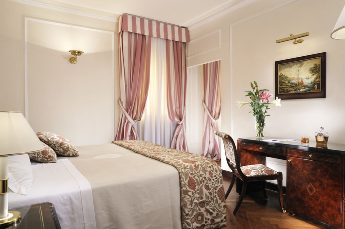 Imagen de la habitación del Hotel De La Ville, Florencia. Foto 7