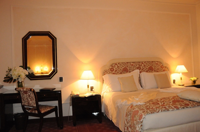 Imagen de la habitación del Hotel De La Ville, Florencia. Foto 9
