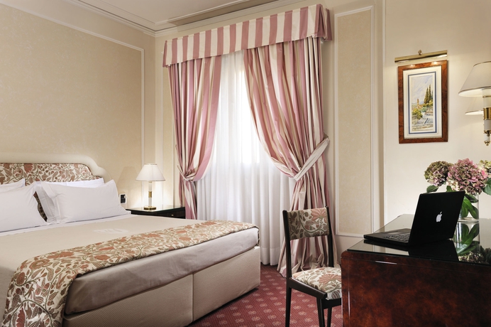 Imagen de la habitación del Hotel De La Ville, Florencia. Foto 10