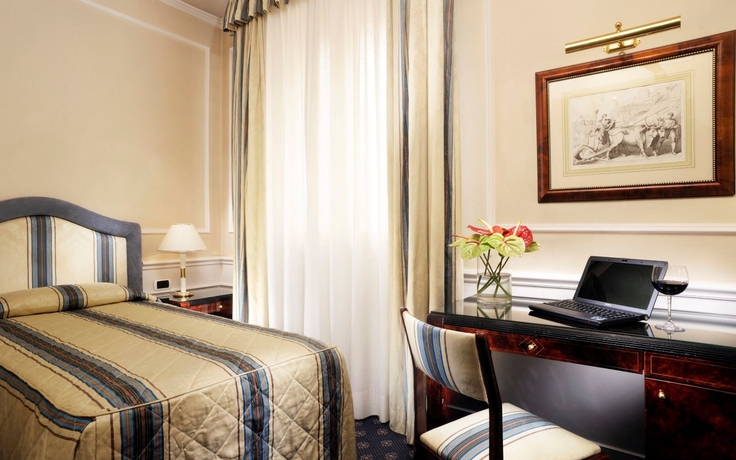 Imagen de la habitación del Hotel De La Ville, Florencia. Foto 12