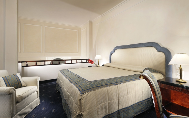 Imagen de la habitación del Hotel De La Ville, Florencia. Foto 13