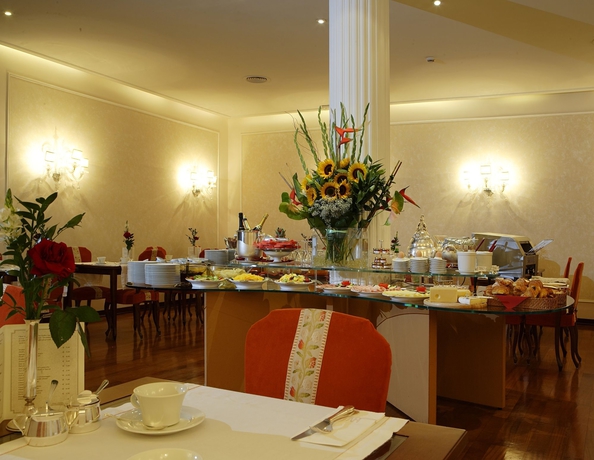 Imagen del bar/restaurante del Hotel De La Ville, Florencia. Foto 3