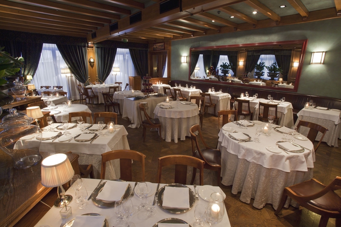 Imagen del bar/restaurante del Hotel De La Ville, Monza. Foto 2