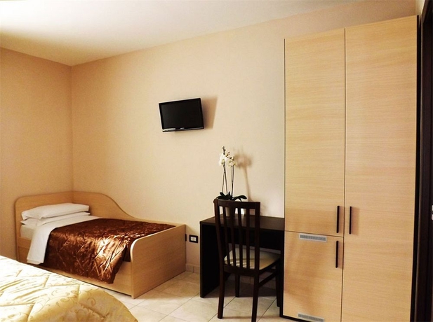 Imagen de la habitación del Hotel De La Ville Relais. Foto 5