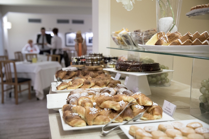 Imagen del bar/restaurante del Hotel De La Ville, Riccione. Foto 3