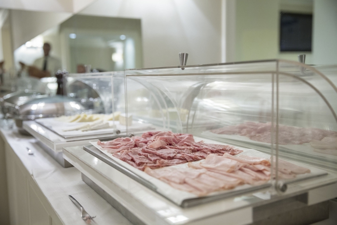 Imagen del bar/restaurante del Hotel De La Ville, Riccione. Foto 6