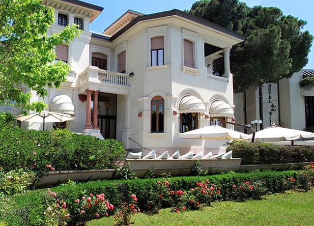 Imagen de los exteriores del Hotel De La Ville, Riccione. Foto 13