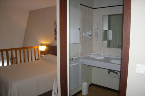 Imagen de la habitación del Hotel De L'abbaye Des Premontres. Foto 15