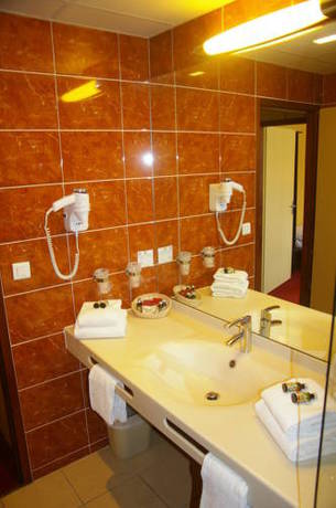 Imagen de la habitación del Hotel De L'abbaye Des Premontres. Foto 16