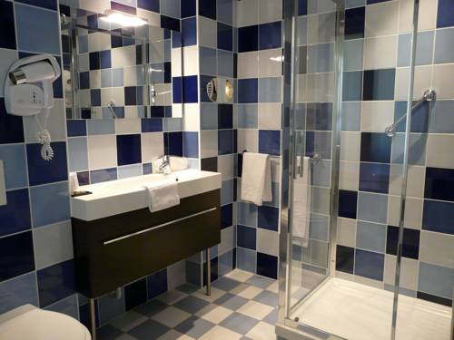 Imagen de la habitación del Hotel De L'abeille Orléans. Foto 15