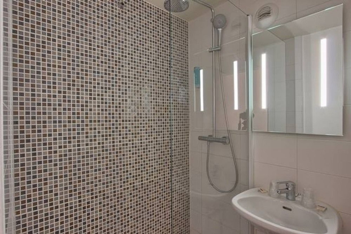 Imagen de la habitación del Hotel De L'aqueduc. Foto 7