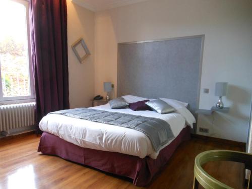 Imagen de la habitación del Hotel De L'ecu De France. Foto 9