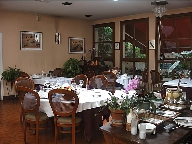 Imagen del bar/restaurante del Hotel De L'ecu. Foto 4