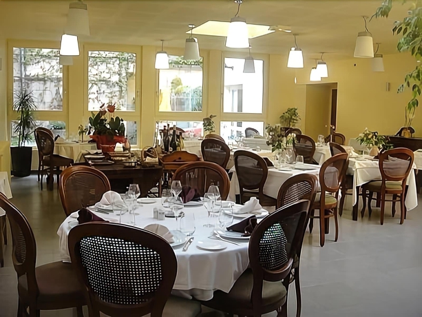 Imagen del bar/restaurante del Hotel De L'ecu. Foto 5